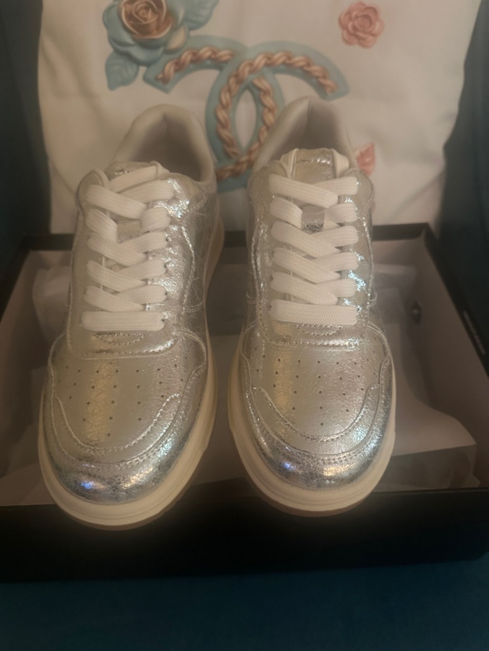 CAPE ROBBIN Elisha Metallic Silver Lace-Up Sneakers